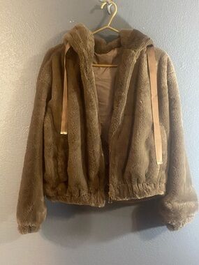 Plush Hooded Faux Fur Jacket in Brown